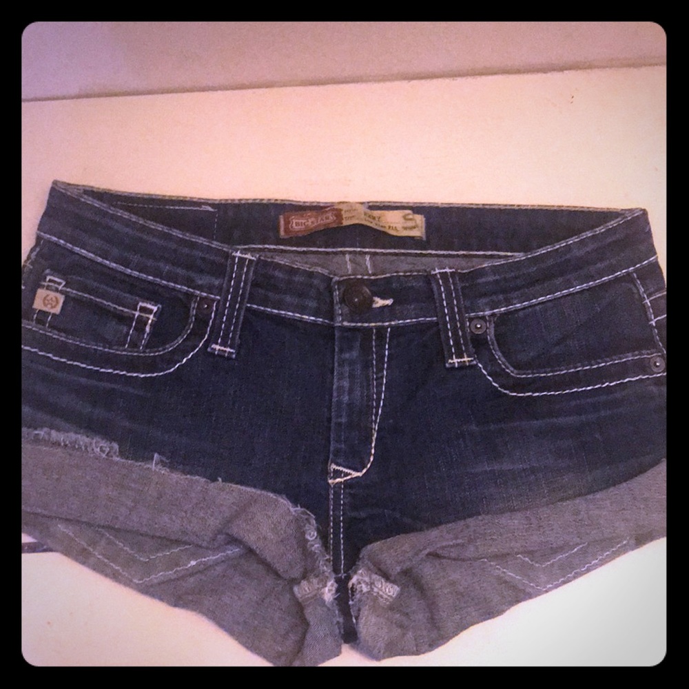Low rise fit shorts